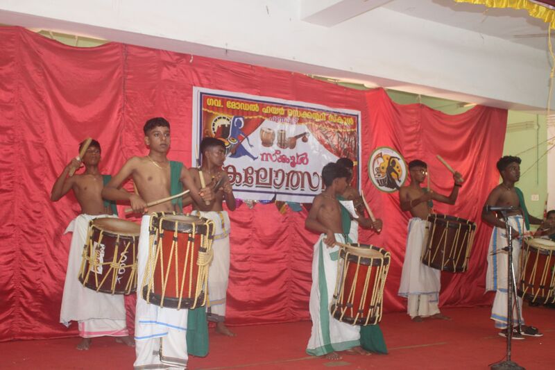 പ്രമാണം:43078-youtfest 3.jpg