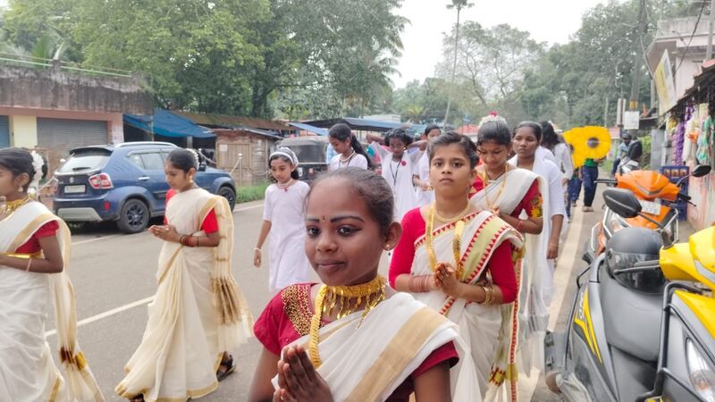 പ്രമാണം:44354 SISUDINAM 3.jpg