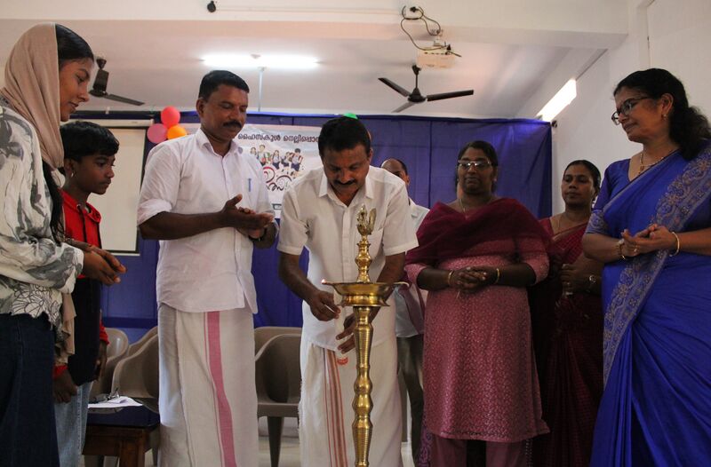 പ്രമാണം:ദീപത്തെളിക്കൽ.jpg