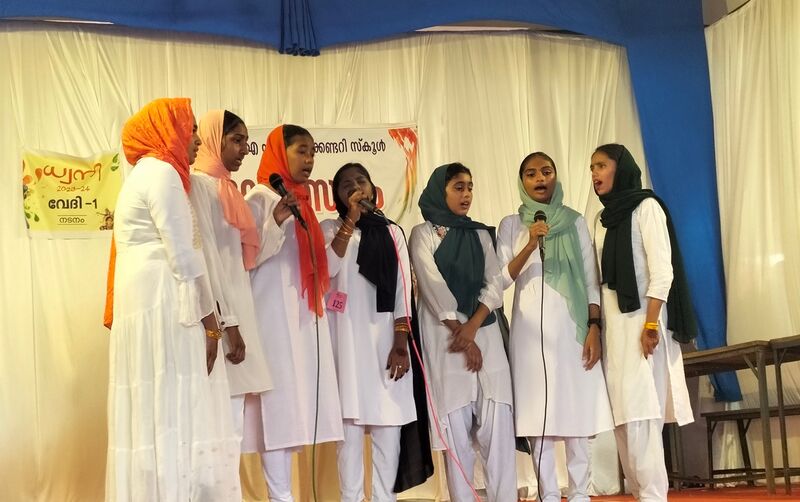 പ്രമാണം:18031 SCHOOL KALOLSAVAM.jpg