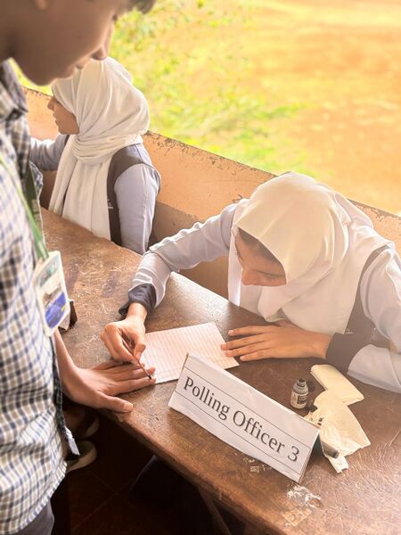പ്രമാണം:19077 school parlament election14.jpg