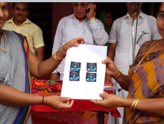   സ്കൂളിന്റെ ലോഗോ പ്രകാശനം വാർഡ് മെമ്പർ പ്രഥമാധ്യാപികയ്ക്ക് നൽകിക്കൊണ്ട് നിർവ്വഹിച്ചു.