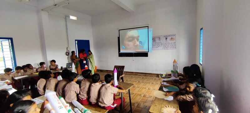 പ്രമാണം:21263 High tech class .jpeg