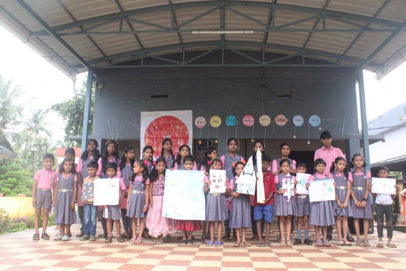 പ്രമാണം:21909-moon day-21.07.25.jpg