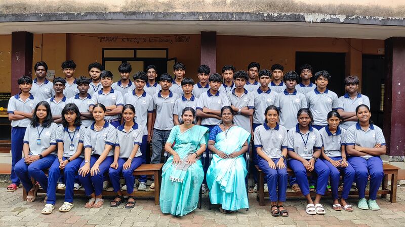 പ്രമാണം:25121-little kite 2023-26 Batch.resized.jpg