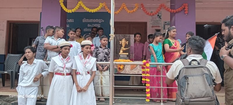 പ്രമാണം:35013 yf p1.jpg