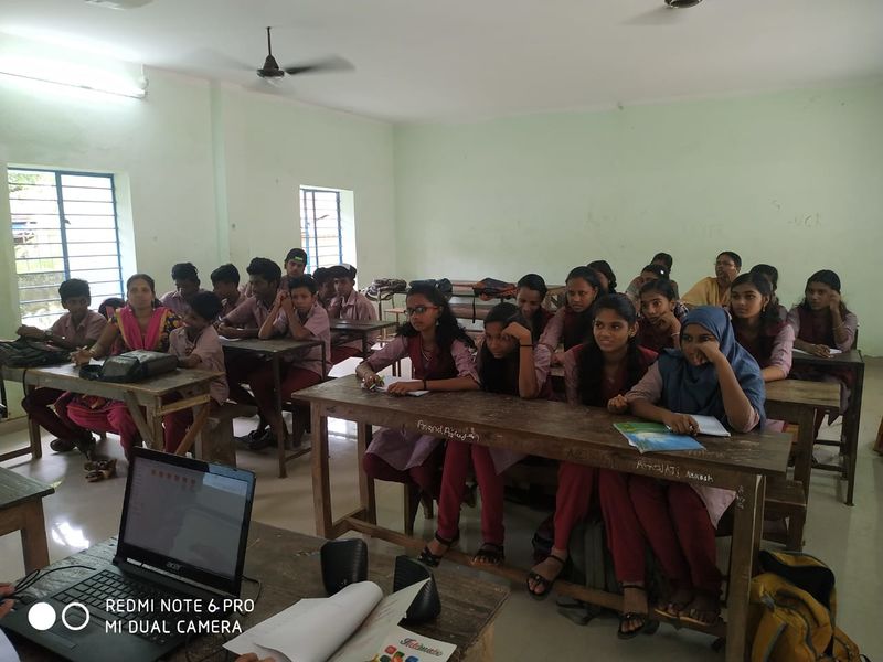 പ്രമാണം:Hi tech awareness class.jpg