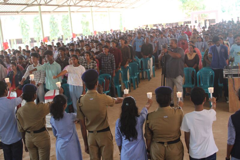 പ്രമാണം:READING DAY6778.jpg