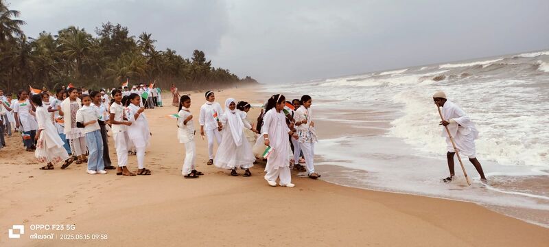 പ്രമാണം:12069 indepndence day 2.jpg