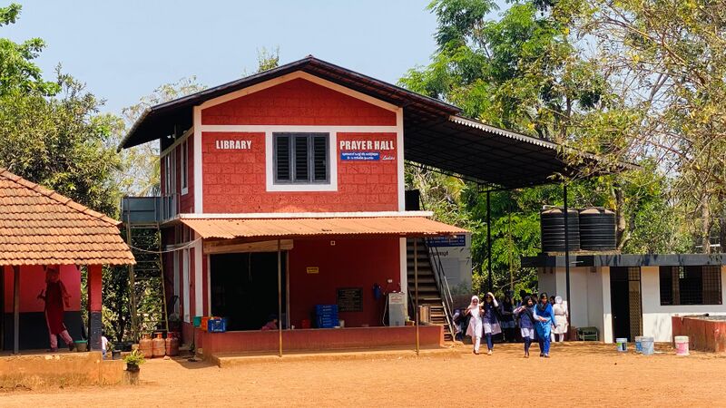 പ്രമാണം:18466-school library.jpeg