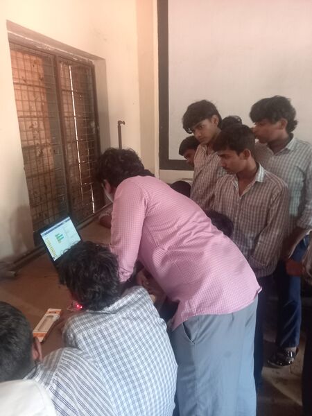 പ്രമാണം:19074 robo1.jpg