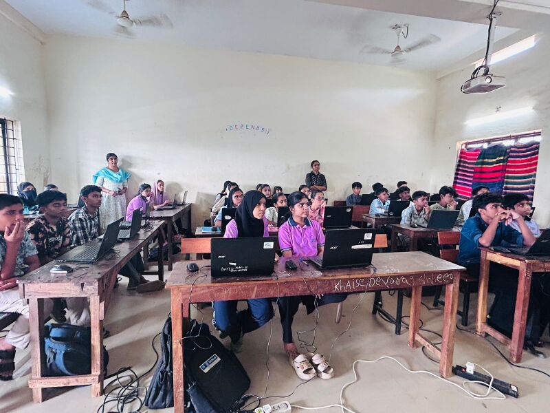 പ്രമാണം:28002-students in subdistrict camp.jpg