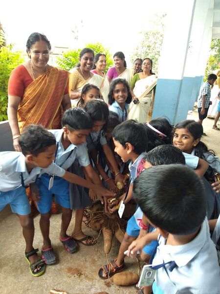 പ്രമാണം:29312 karshikam16.jpg