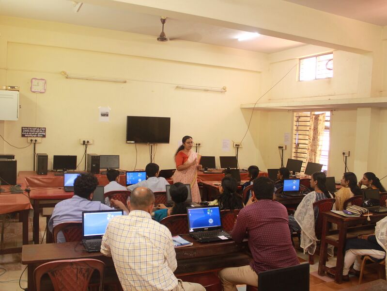 പ്രമാണം:37001 school wiki board1.JPG