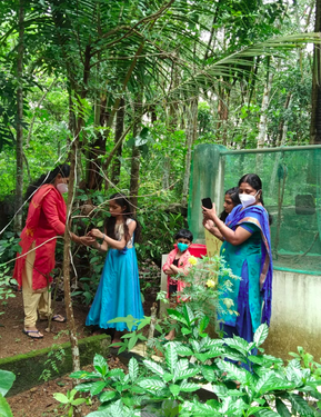 വീട്ടിലൊരു വിദ്യാലയം ..ഋതുനന്ദയുടെ വീട്ടിൽ