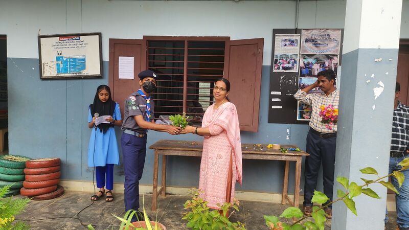 പ്രമാണം:47045-teachers day6.jpg