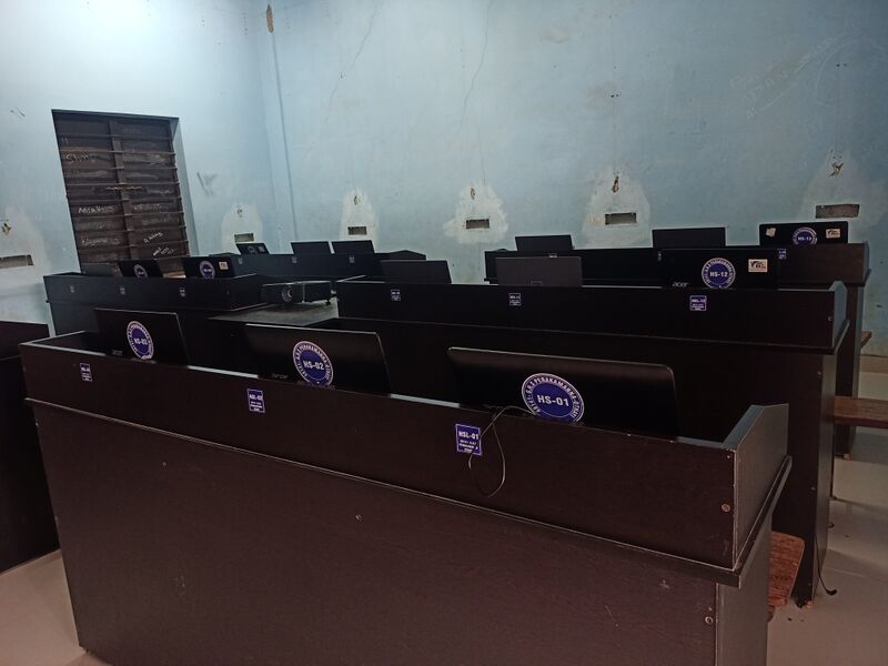 പ്രമാണം:48141 computer lab.jpg