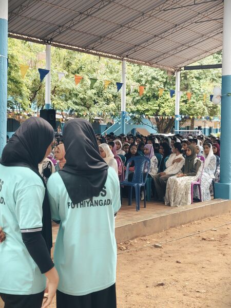 പ്രമാണം:13037 PRAVESHANOLSAVAM LITTLEKITES.jpeg