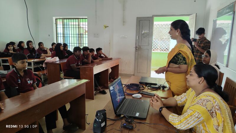 പ്രമാണം:13042 LK2025-28 school camp1.jpg