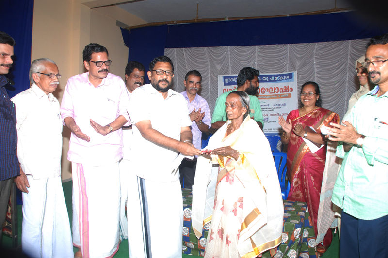 പ്രമാണം:17240 നളിനിയമ്മയ്ക്ക് ആദരം.JPG