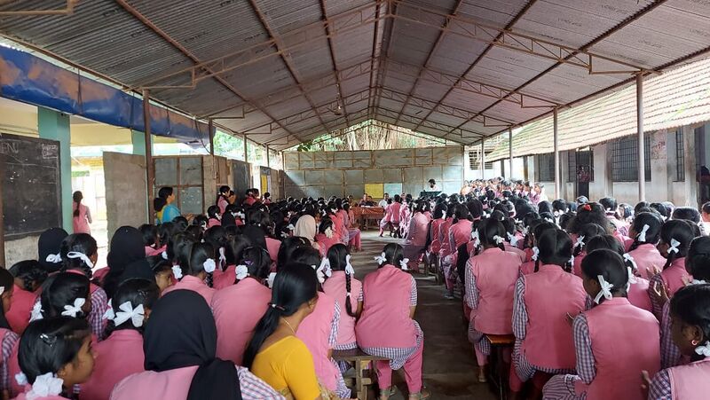 പ്രമാണം:21026 hightech 2.jpg