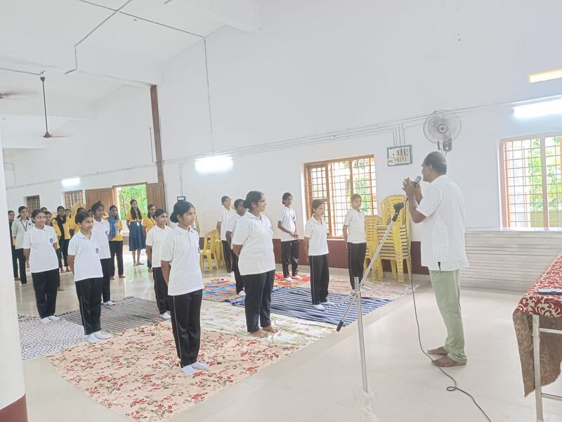 പ്രമാണം:23066-yogaday-1.jpg