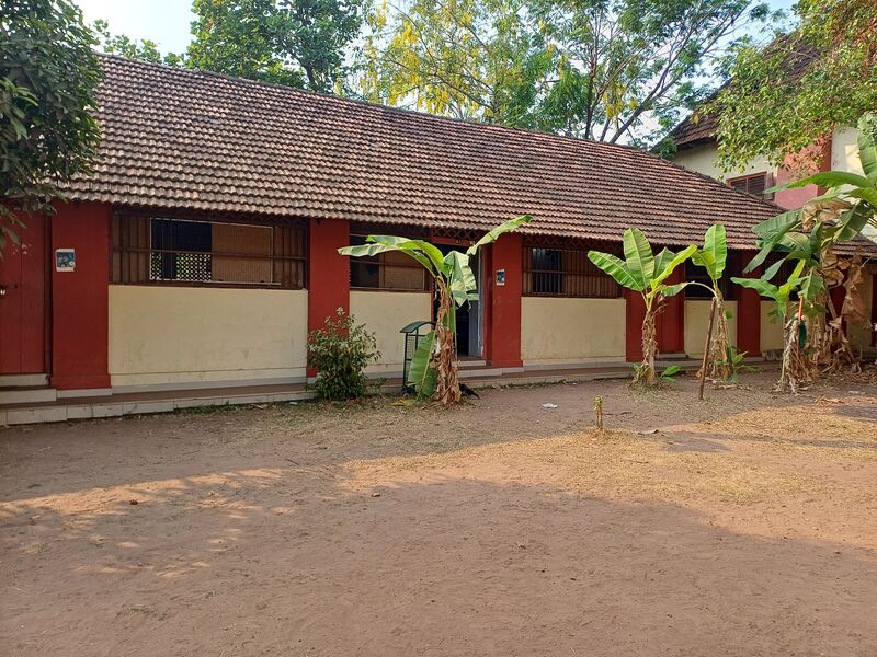 പ്രമാണം:26012 school(1) (1).jpg