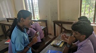 പത്താം ക്ലാസ്സിലെ കുട്ടികൾക്ക് ആർഡിനോ ബോർഡ് പരിചയപ്പെടുത്തുന്നു