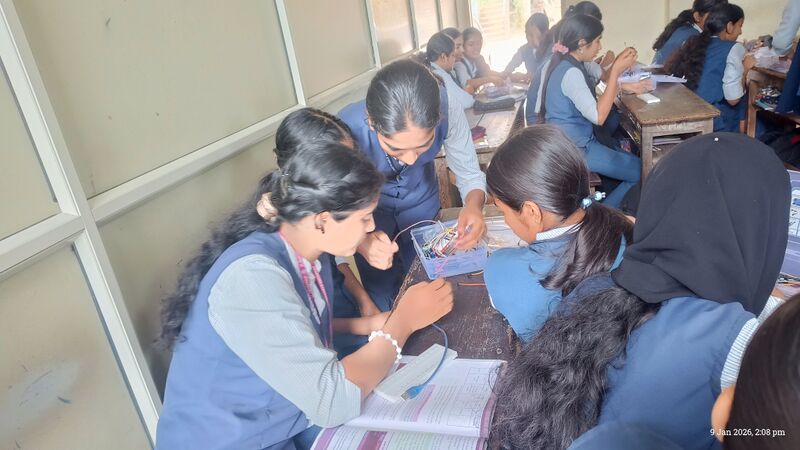 പ്രമാണം:32035 Robotics training.jpg