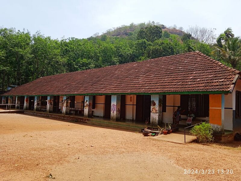 പ്രമാണം:40441 ottakkal gwups.jpg