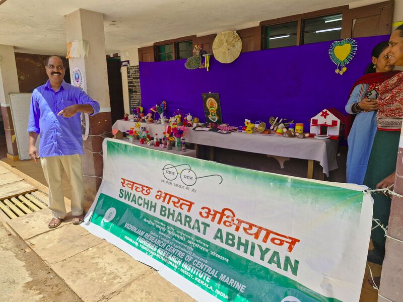 പ്രമാണം:44223 pazh exibit.jpg