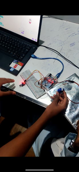 പ്രമാണം:48086 ROBOTIS TRAINING 6.PNG