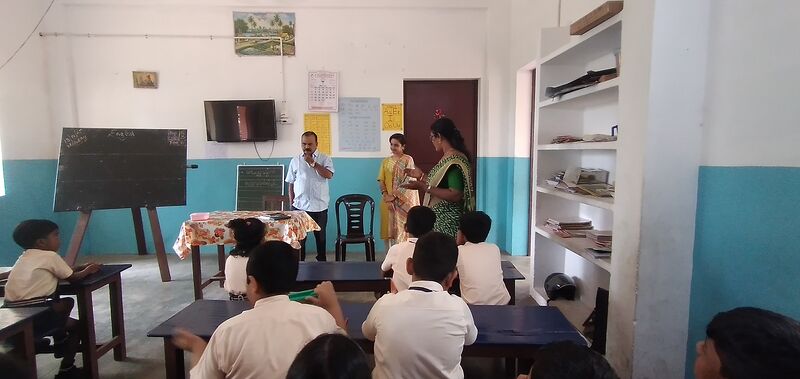 പ്രമാണം:Spoken English Class 1.jpg