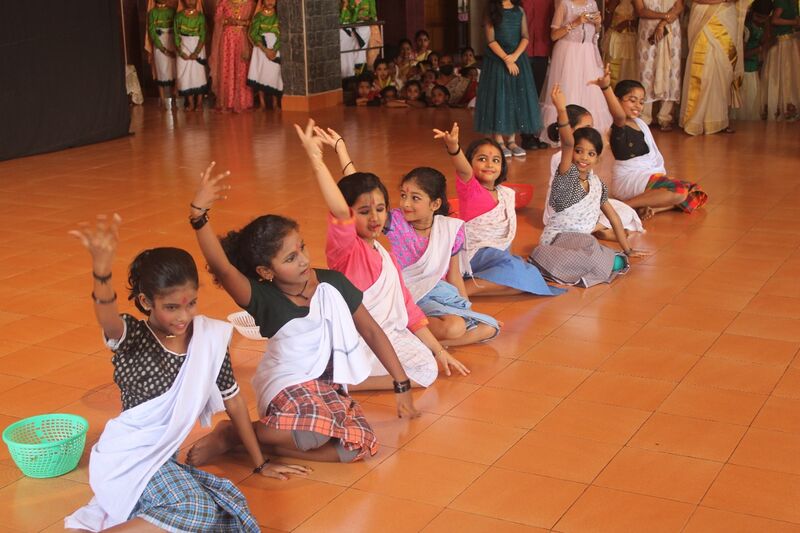 പ്രമാണം:13006 kerala piravi 3.jpeg