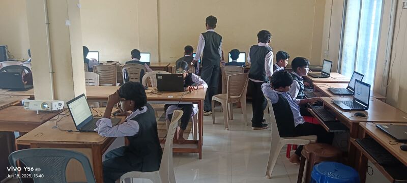 പ്രമാണം:15018 wyd-kite.jpg