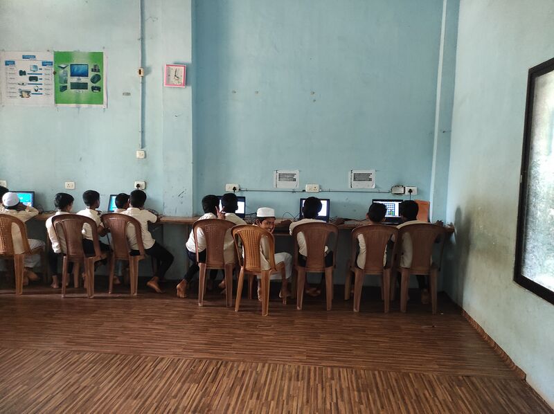 പ്രമാണം:19443 hitech itlabr1.jpg