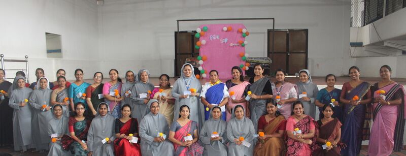 പ്രമാണം:21001 teachers and sisters.resized.JPG