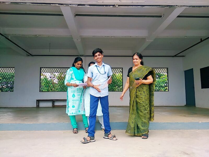 പ്രമാണം:21060-lk- lahari(1).jpg