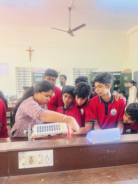 പ്രമാണം:34004- LK -Field Visit.1.jpg