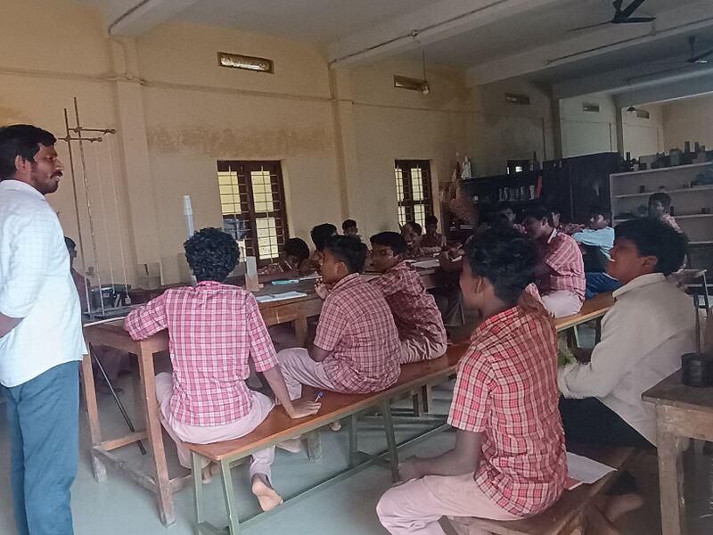 പ്രമാണം:35059 Chaandra Dina Quiz.jpg