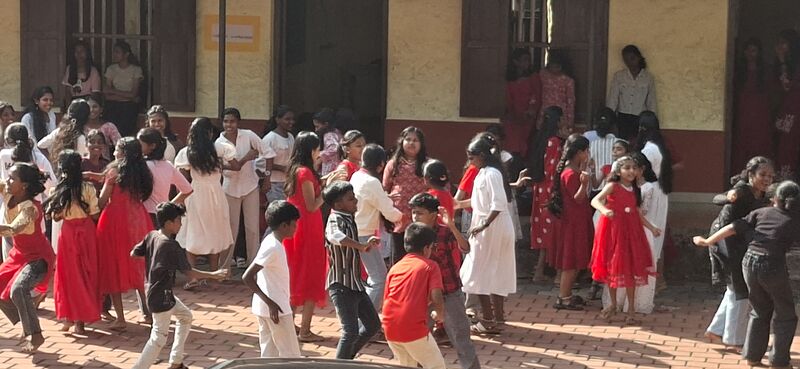 പ്രമാണം:38077 x mas 3.jpg