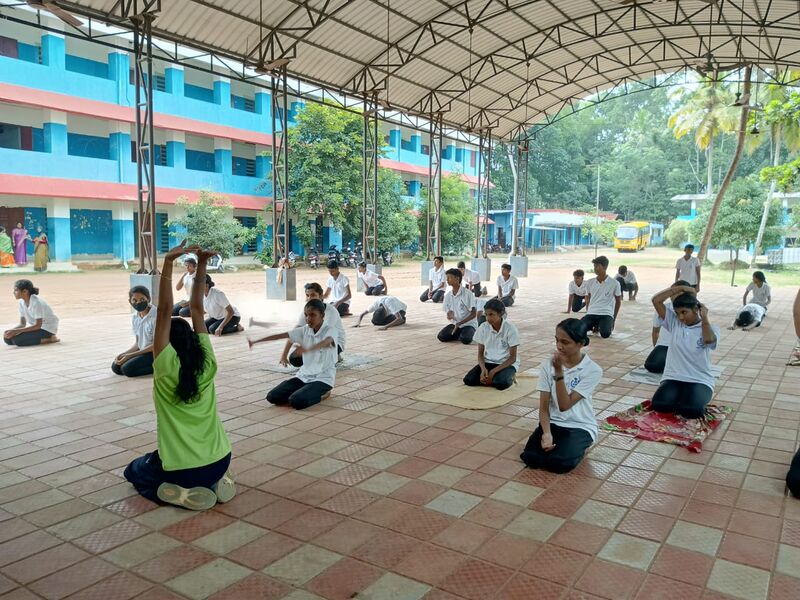 പ്രമാണം:42061 yo.jpg