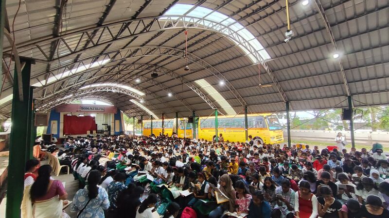 പ്രമാണം:43085 reading 3.jpeg