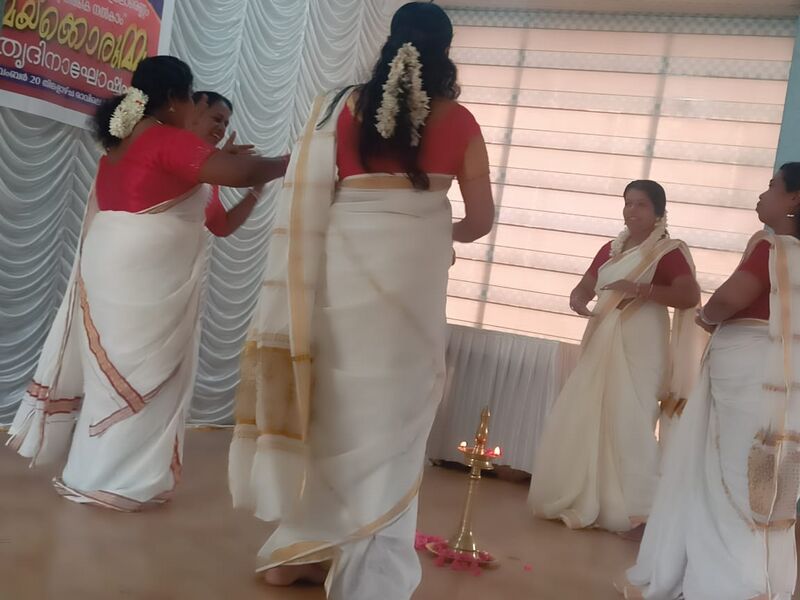 പ്രമാണം:44354 AMMAKKORUMMA 3.jpg