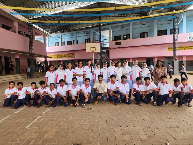 പ്രമാണം:48137 uniform24.jpg