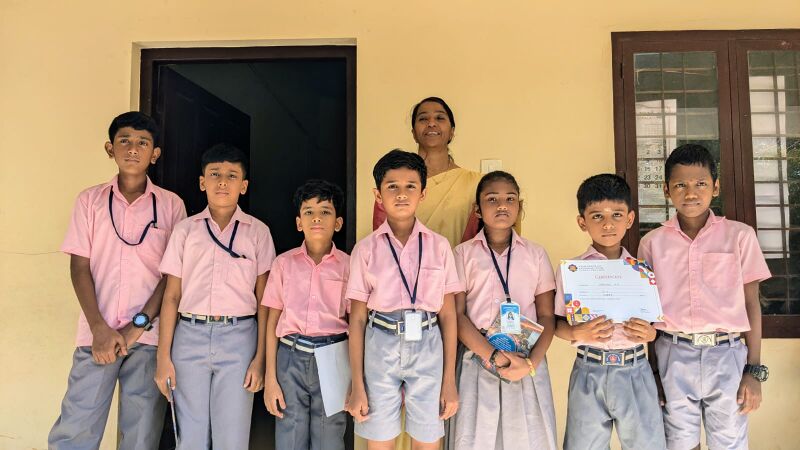 പ്രമാണം:Aksharamuttam arivulsavam.jpeg