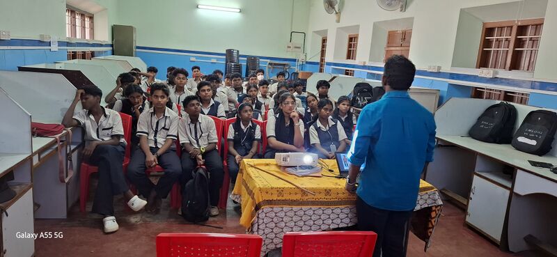 പ്രമാണം:സ്വതന്ത്ര സോഫ്റ്റ്‌വെയർ പ്രസന്റഷൻ .jpg