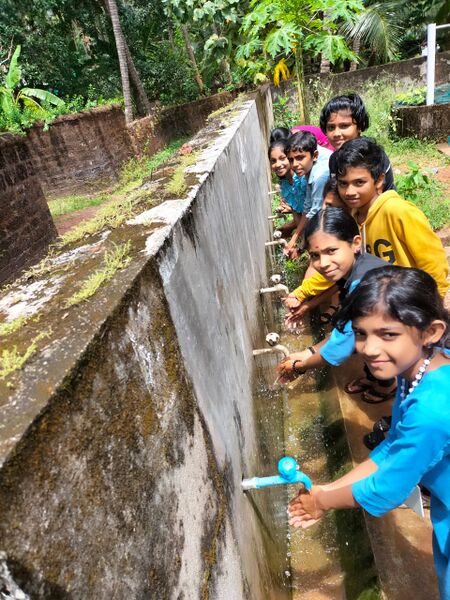 പ്രമാണം:11453 hand wash1.jpeg