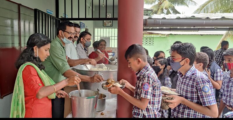 പ്രമാണം:15051 noon feed3.jpg