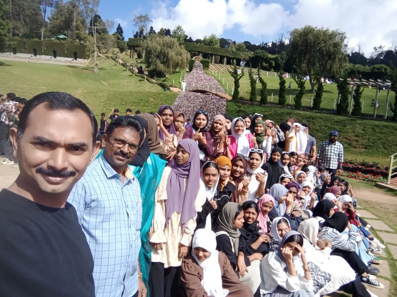 പ്രമാണം:19009-STUDY TOUR -OOTY-1.jpg